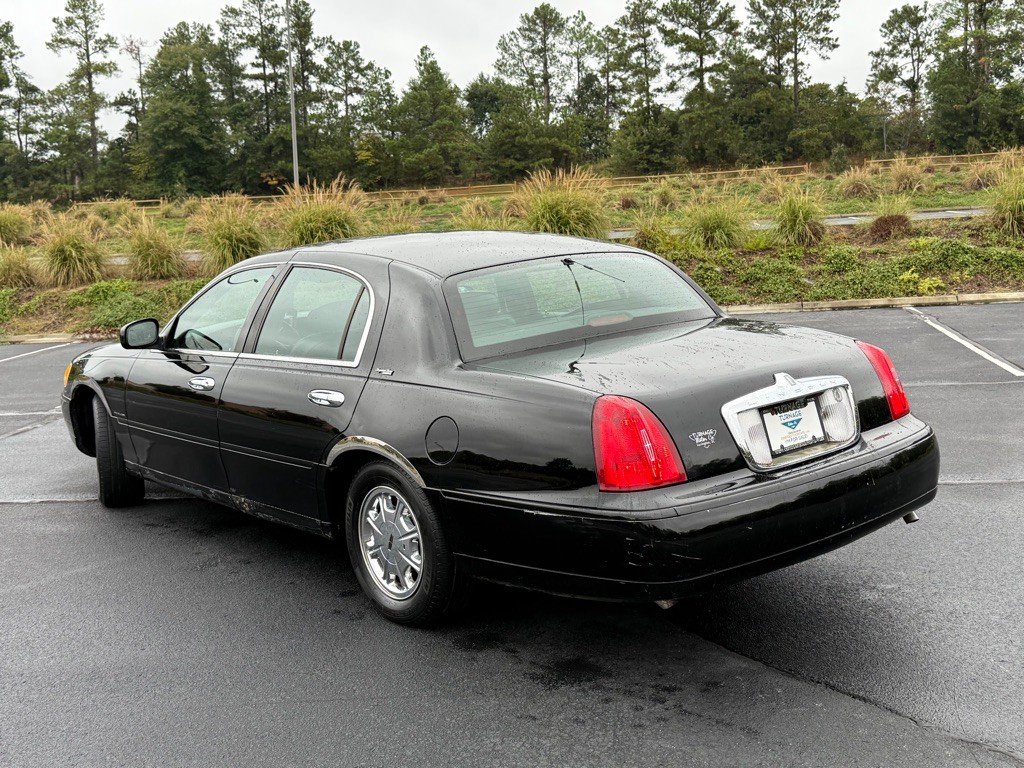 1998 Lincoln Town Car Image 9