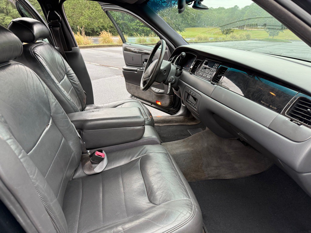 1998 Lincoln Town Car Image 14