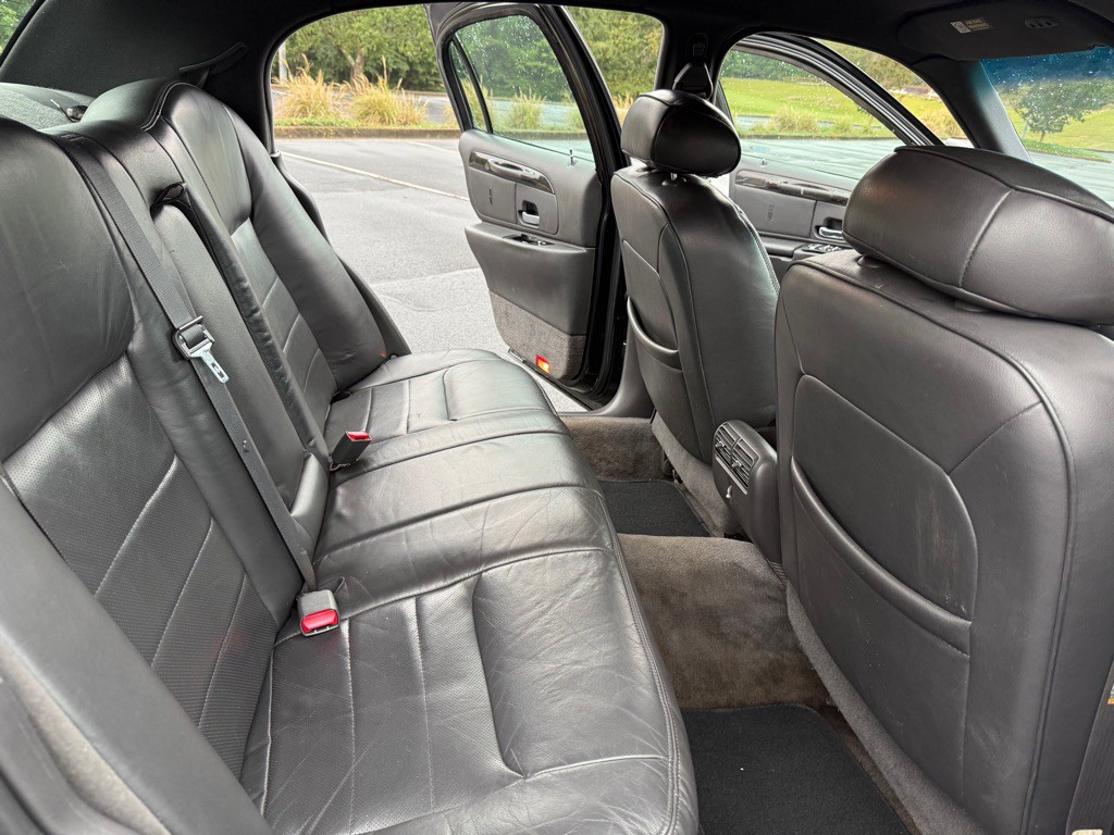 1998 Lincoln Town Car Image 16
