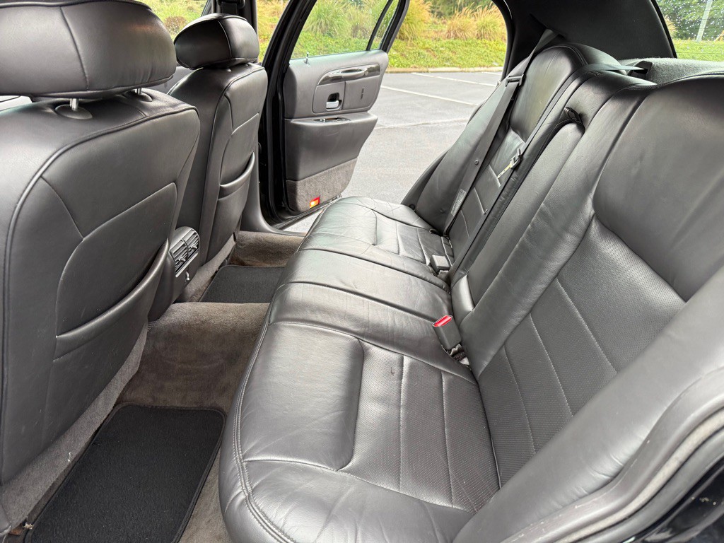 1998 Lincoln Town Car Image 17