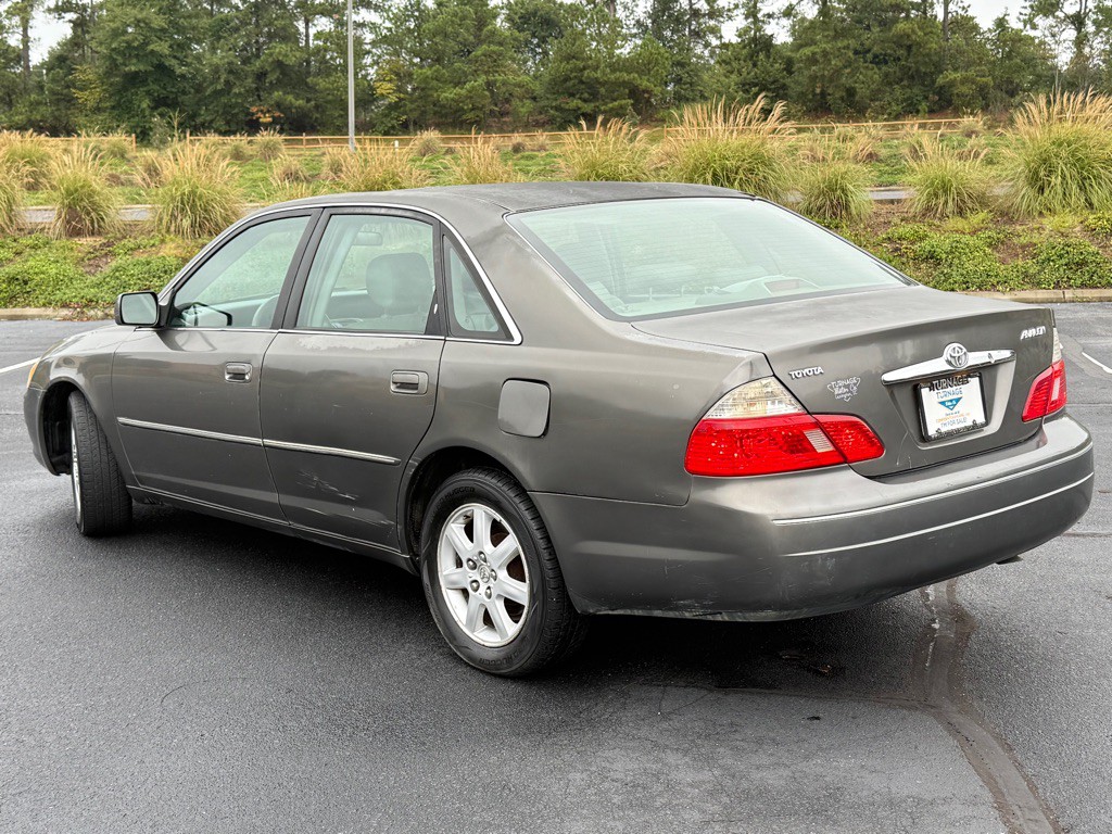 2004 Toyota Avalon Image 11