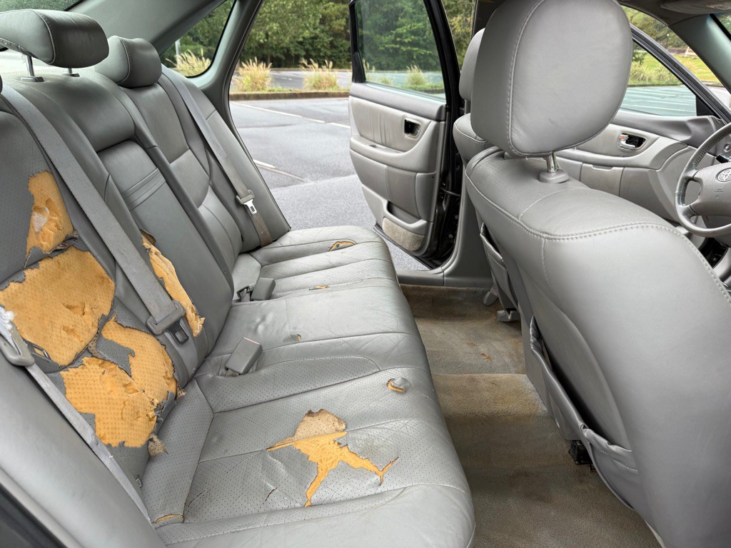 2004 Toyota Avalon Image 18