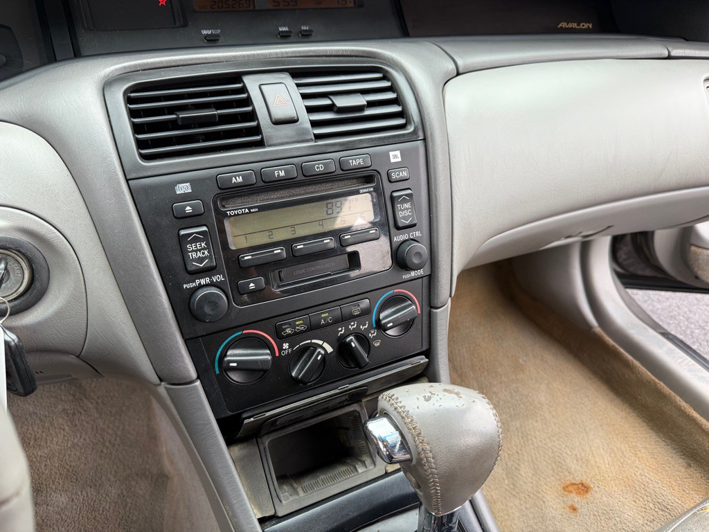 2004 Toyota Avalon Image 22