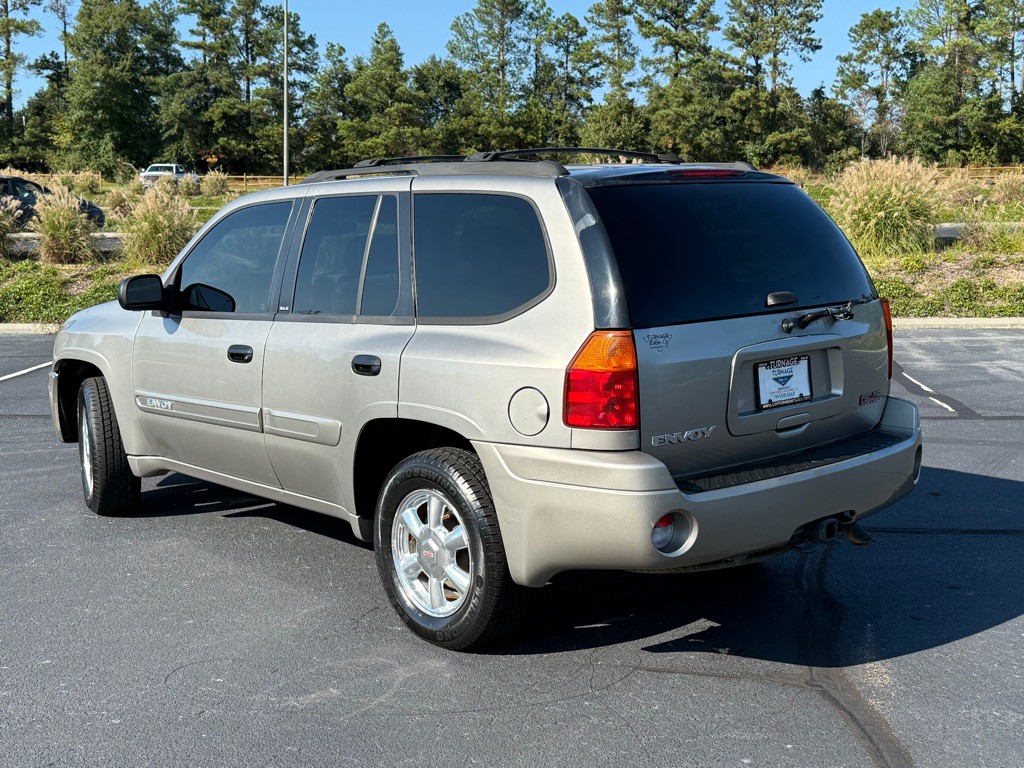 2002 GMC Envoy Image 8