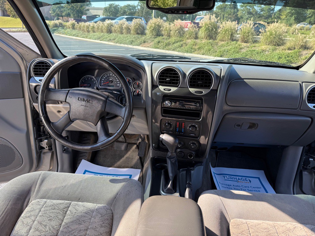 2002 GMC Envoy Image 12