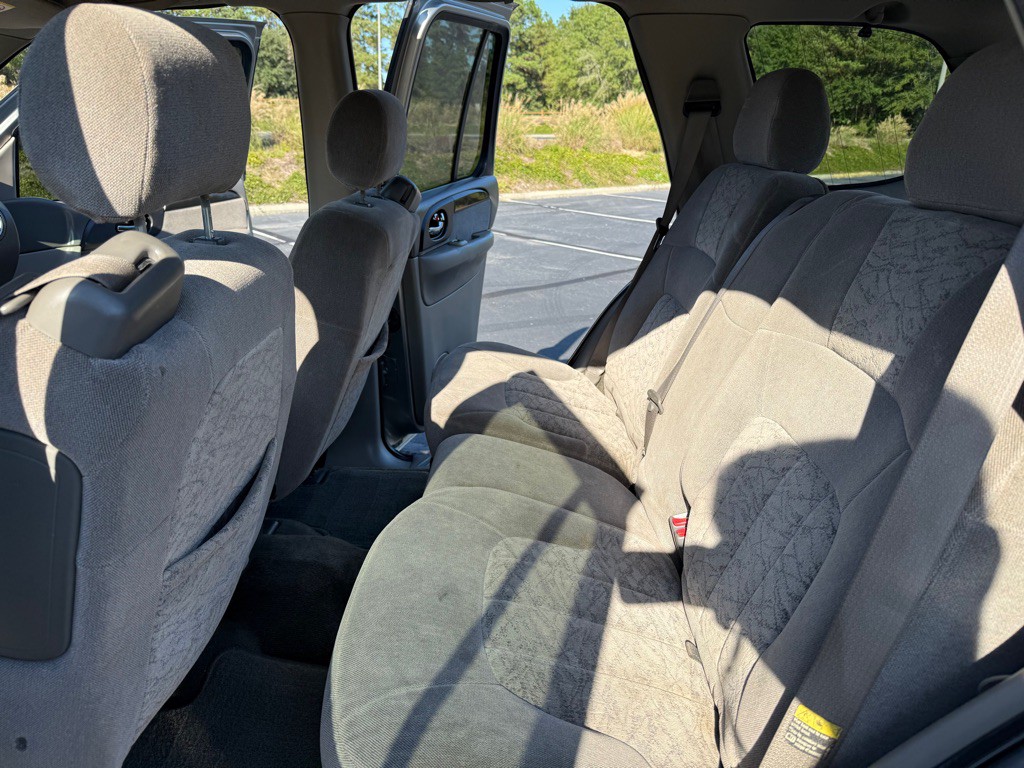 2002 GMC Envoy Image 16