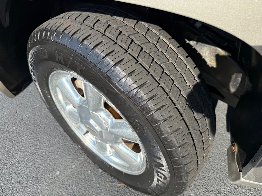 2002 GMC Envoy Image 24