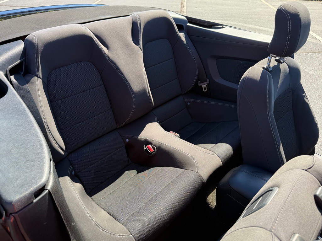 2016 Ford Mustang Image 18