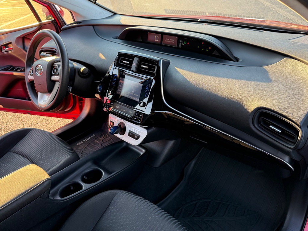 2018 Toyota Prius Image 15