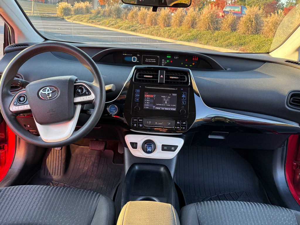 2018 Toyota Prius Image 16