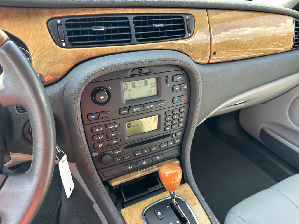 2006 Jaguar S-TYPE Image 22