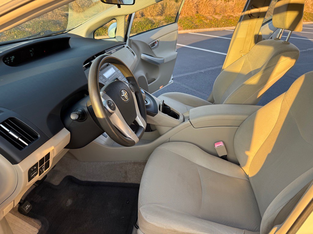 2010 Toyota Prius Image 13