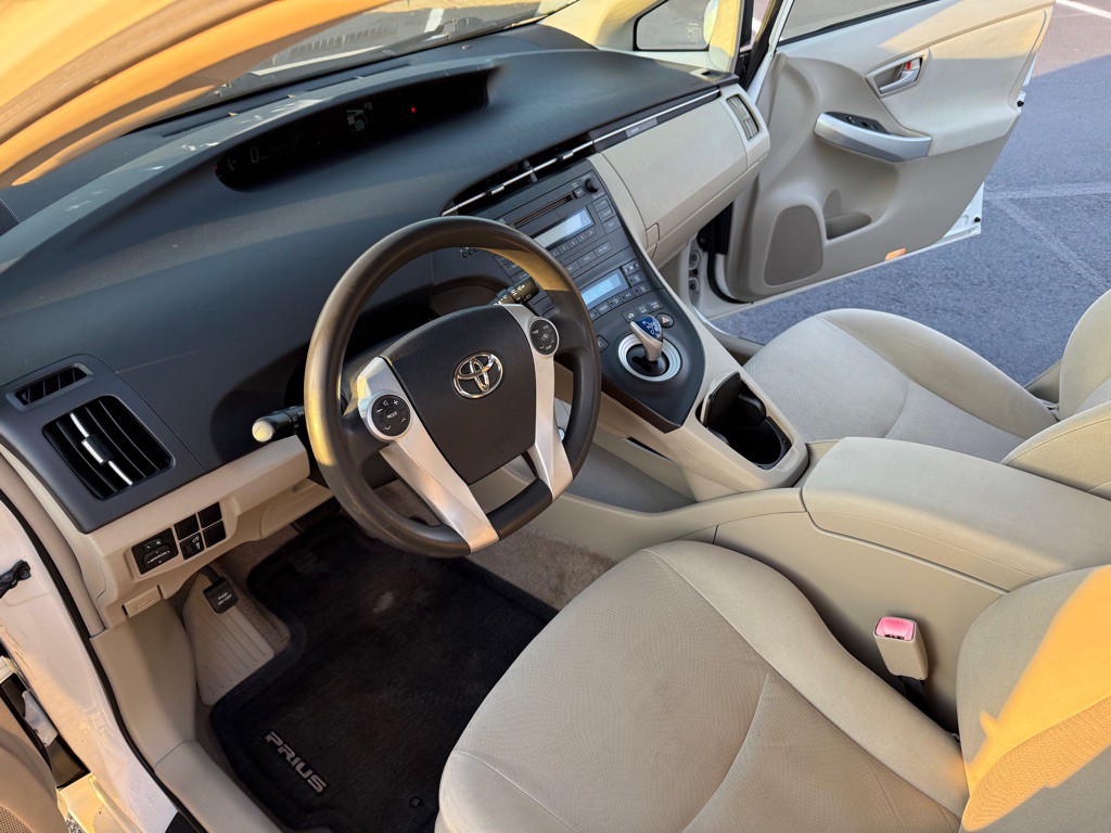 2010 Toyota Prius Image 14