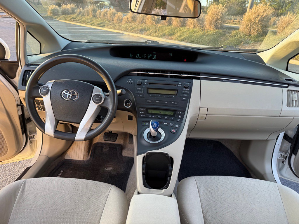2010 Toyota Prius Image 17