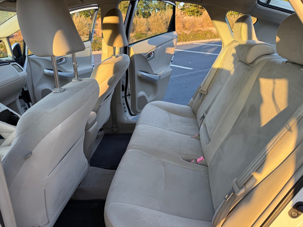 2010 Toyota Prius Image 19