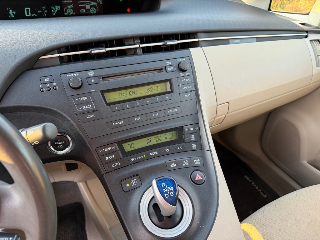 2010 Toyota Prius Image 22