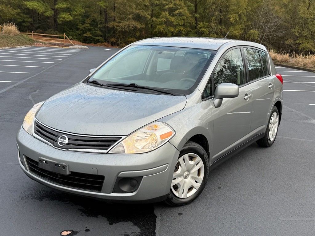 2010 Nissan Versa Image 1