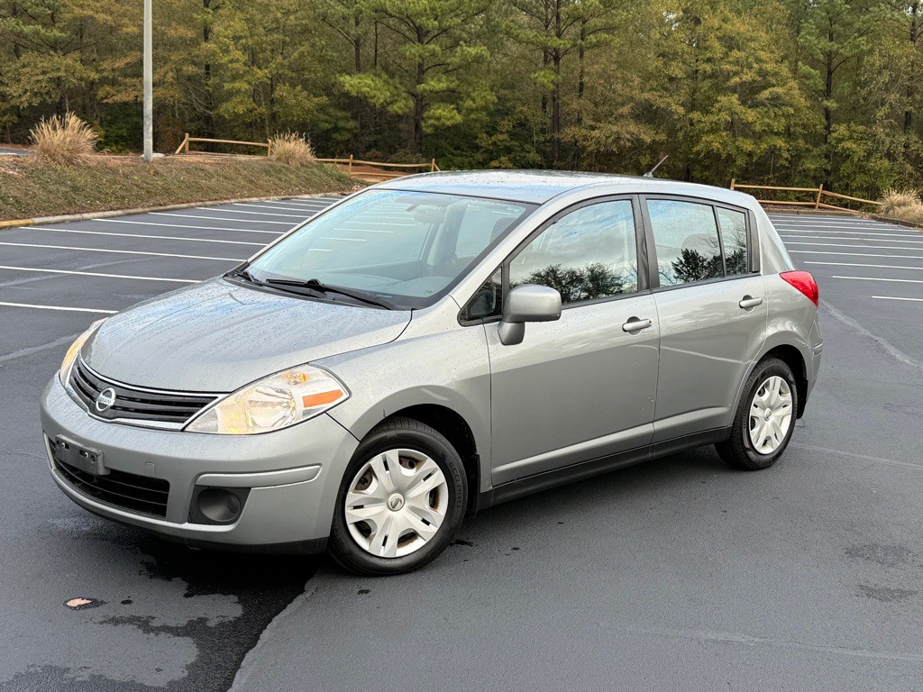 2010 Nissan Versa Image 2