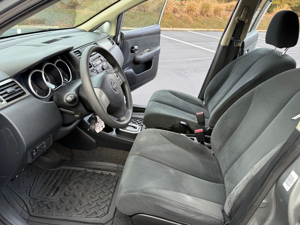 2010 Nissan Versa Image 11