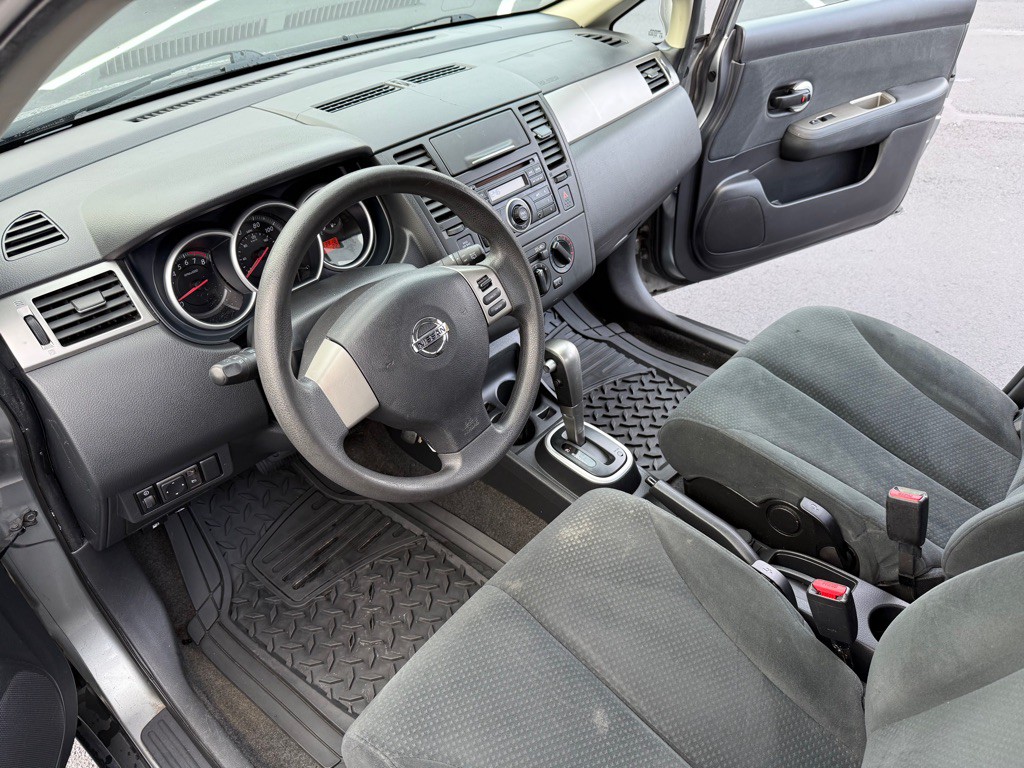 2010 Nissan Versa Image 12