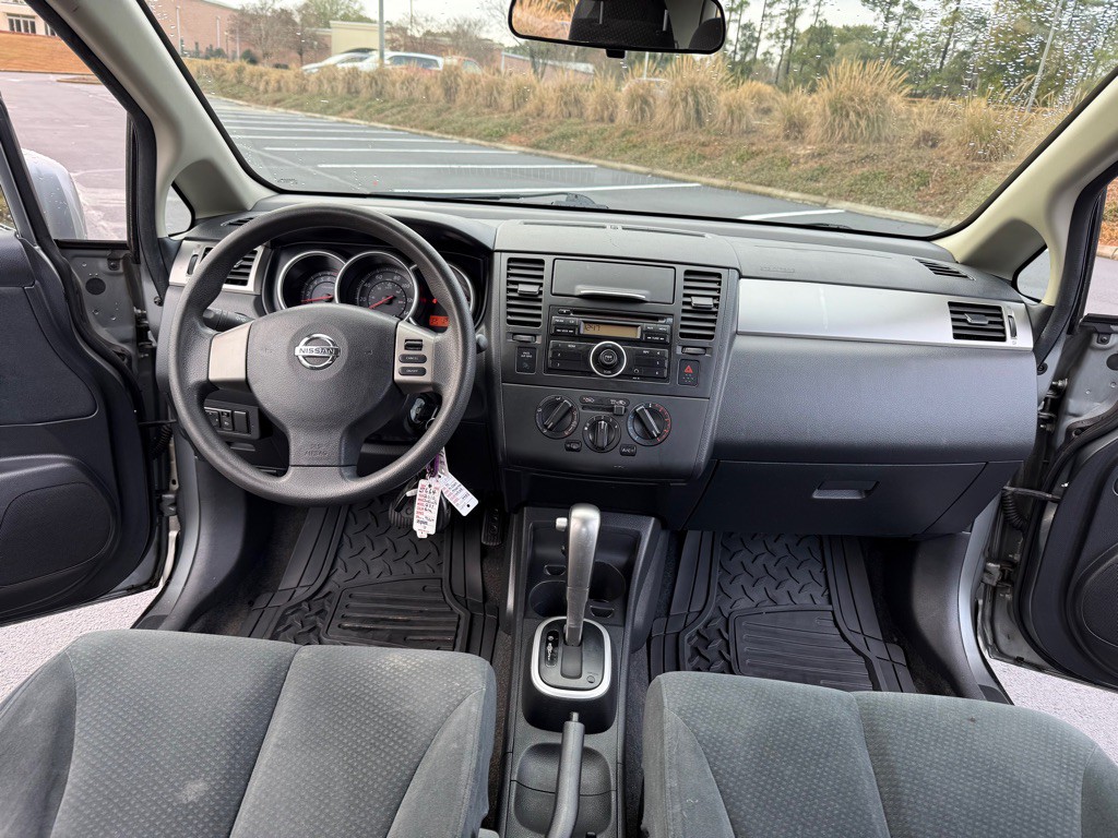 2010 Nissan Versa Image 13