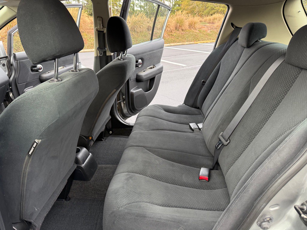 2010 Nissan Versa Image 18