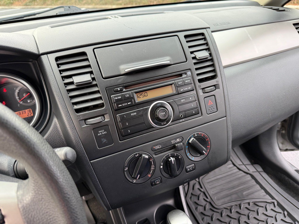 2010 Nissan Versa Image 20