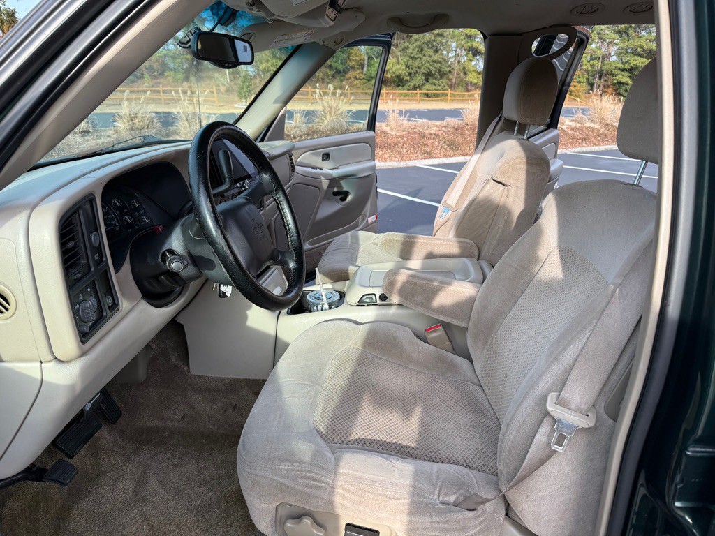 2001 Chevrolet Suburban Image 12