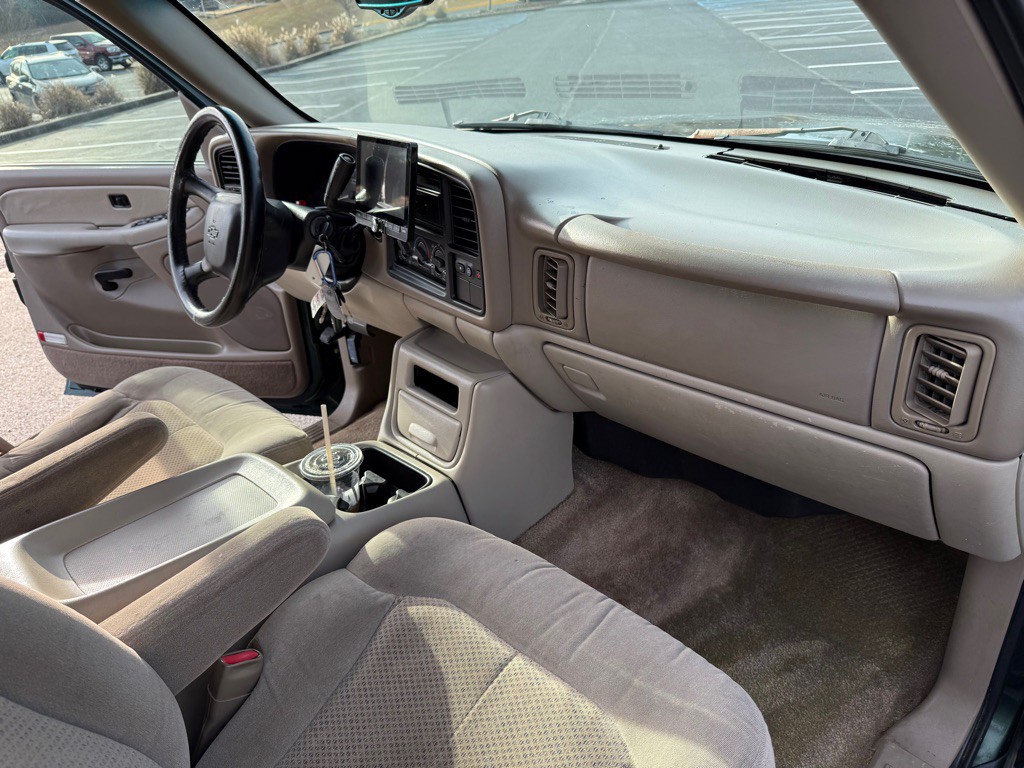 2001 Chevrolet Suburban Image 16