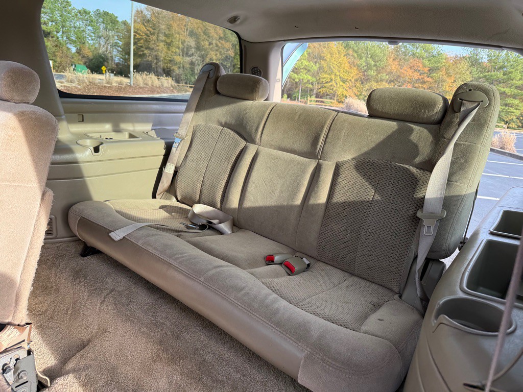 2001 Chevrolet Suburban Image 19