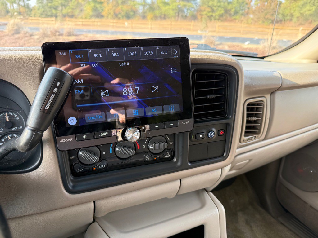 2001 Chevrolet Suburban Image 22