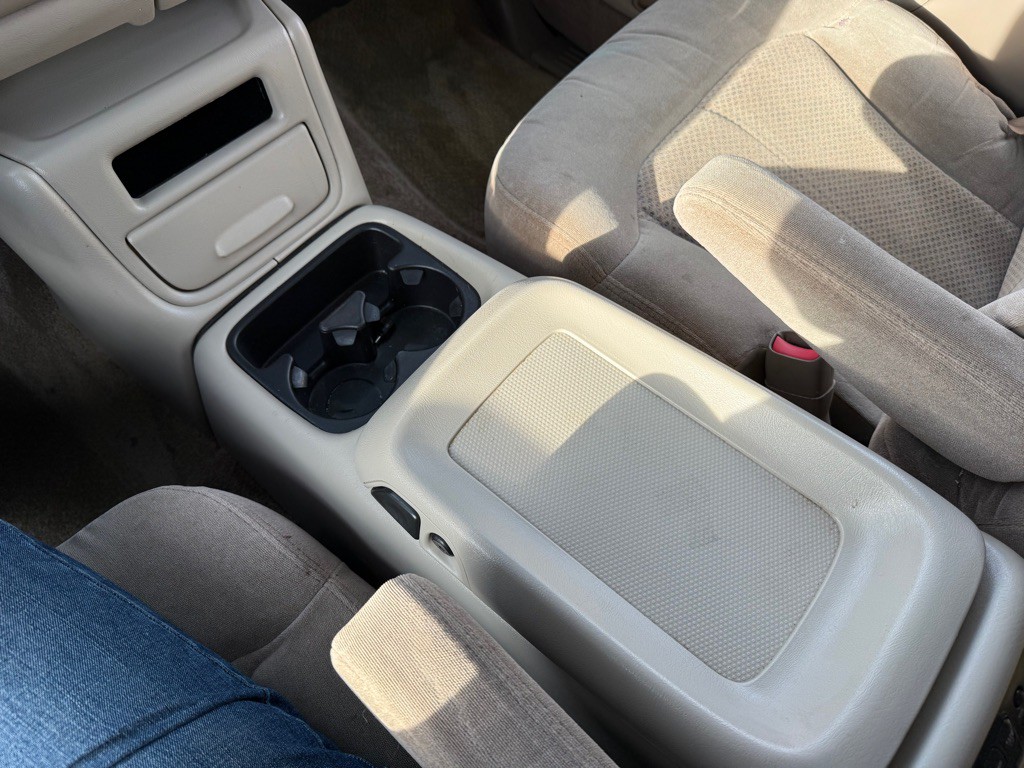 2001 Chevrolet Suburban Image 23