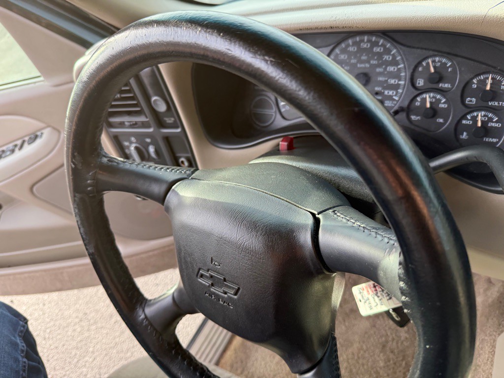 2001 Chevrolet Suburban Image 25