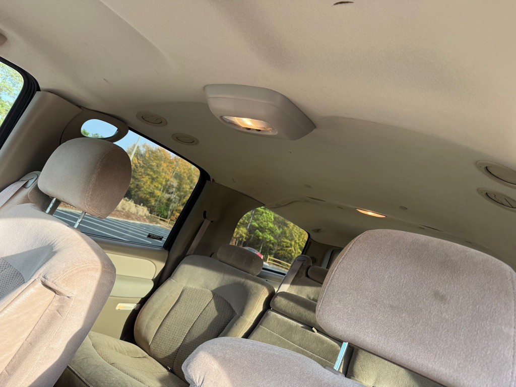 2001 Chevrolet Suburban Image 26