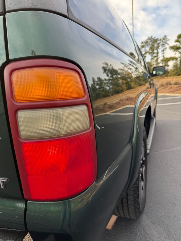 2001 Chevrolet Suburban Image 33