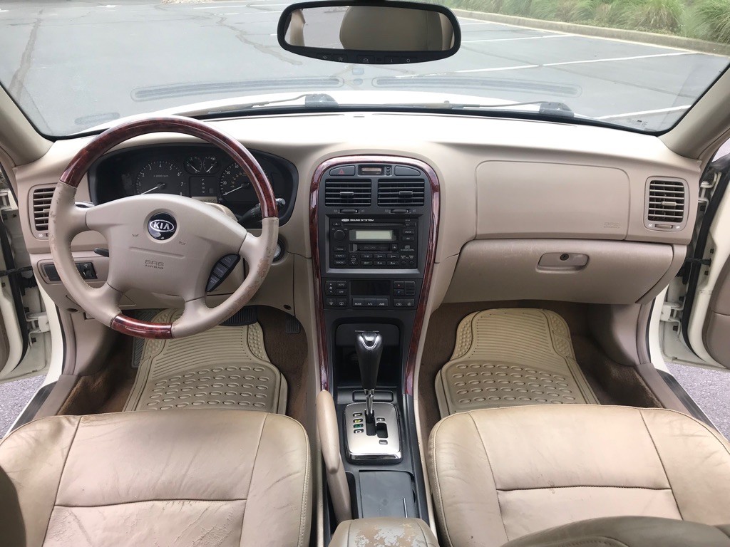 2004 Kia Optima Image 16