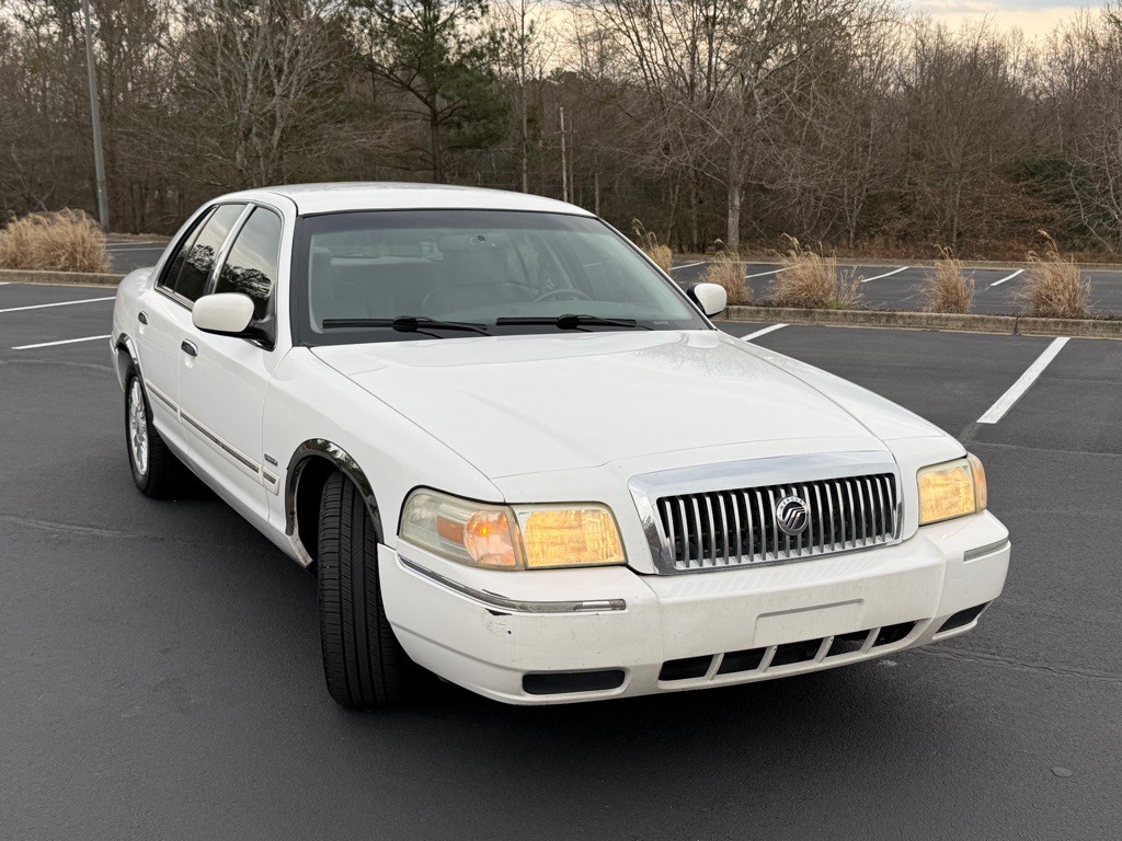 2010 Mercury Grand Marquis Image 4