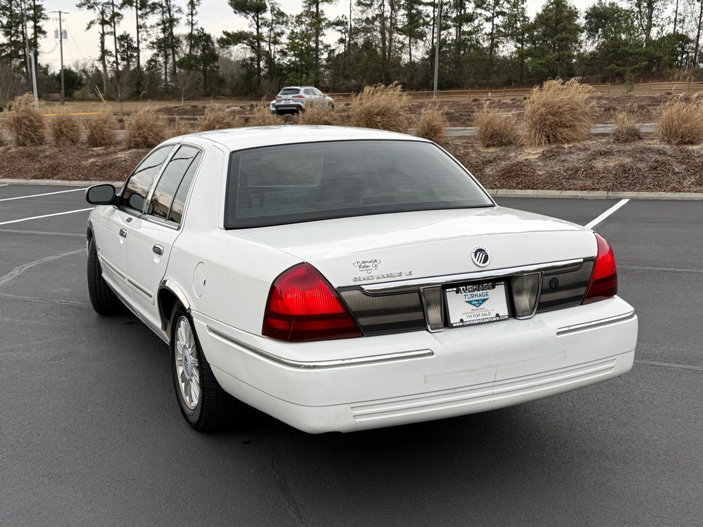 2010 Mercury Grand Marquis Image 9