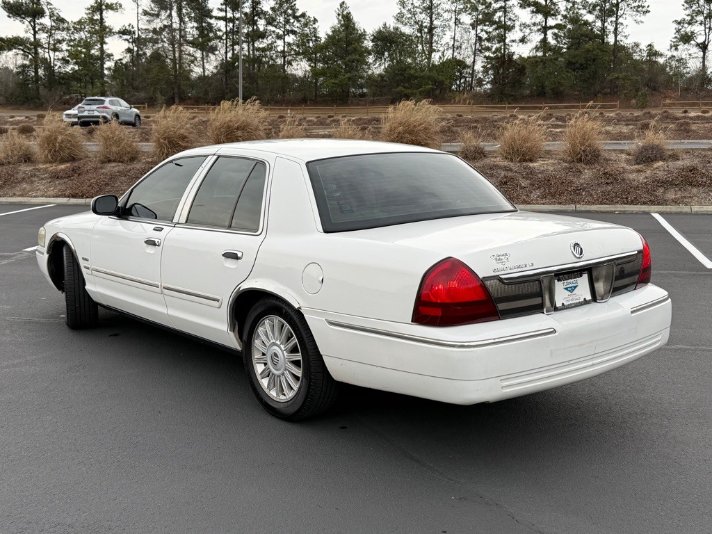 2010 Mercury Grand Marquis Image 10