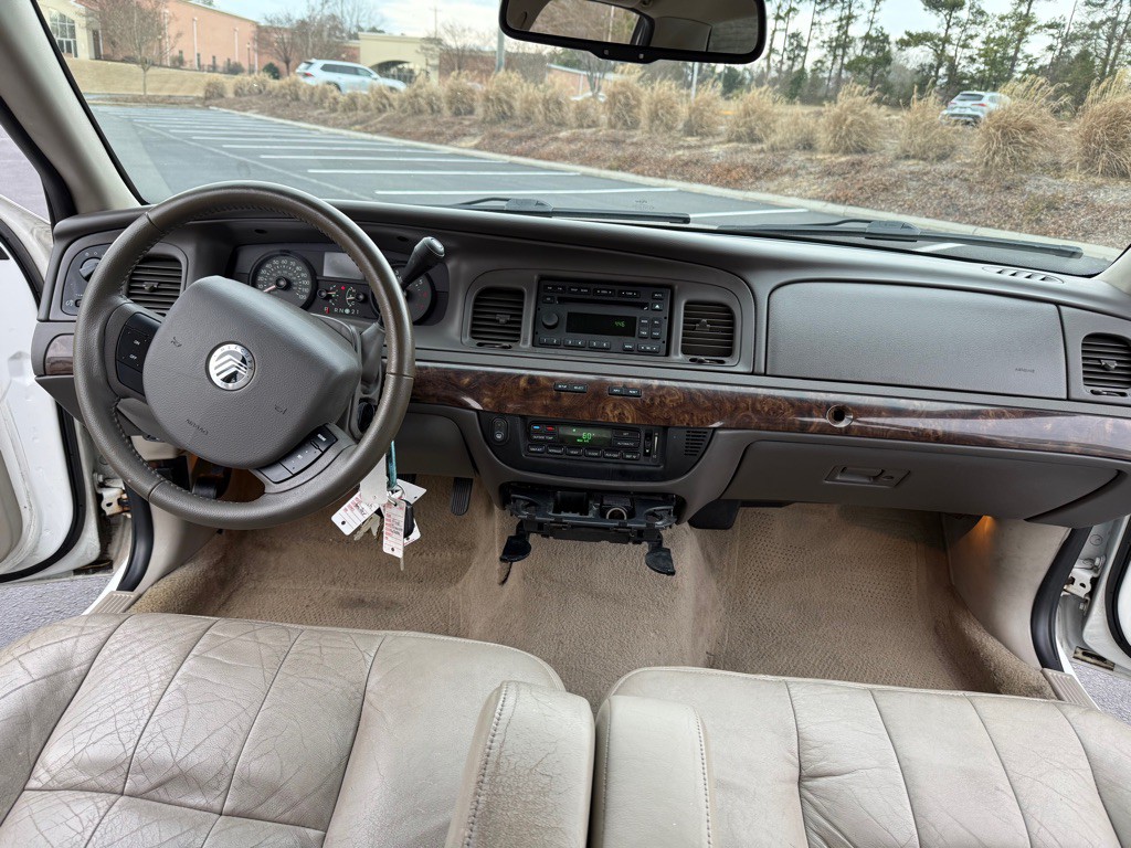 2010 Mercury Grand Marquis Image 14