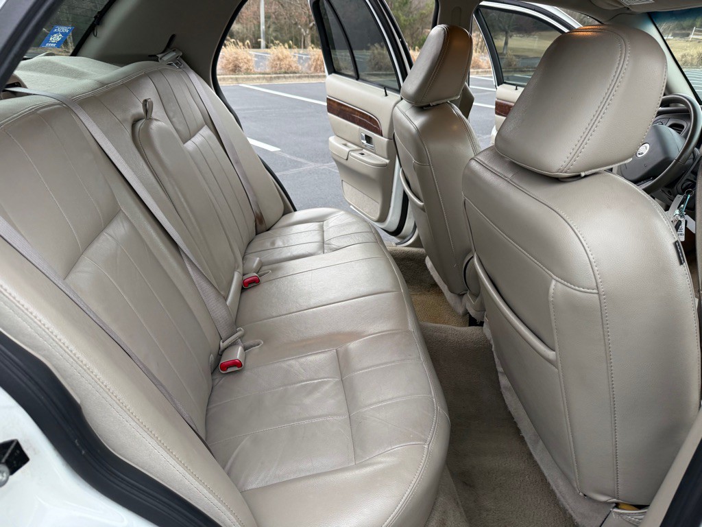 2010 Mercury Grand Marquis Image 17