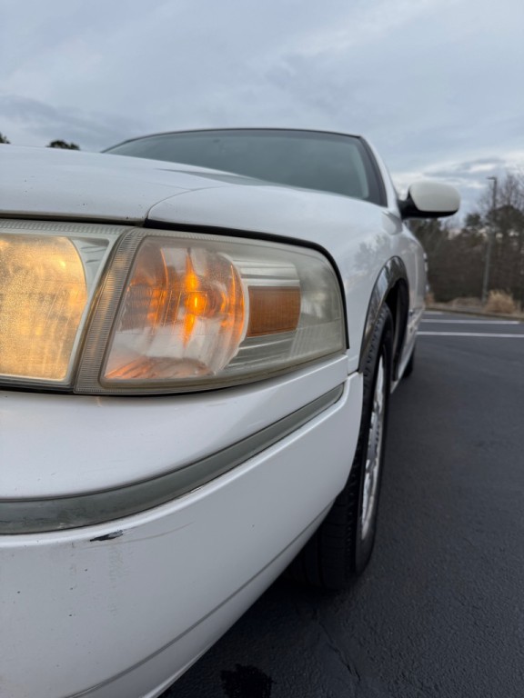 2010 Mercury Grand Marquis Image 29