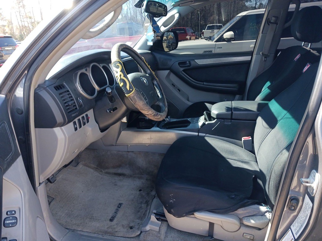 2004 Toyota 4Runner Image 2