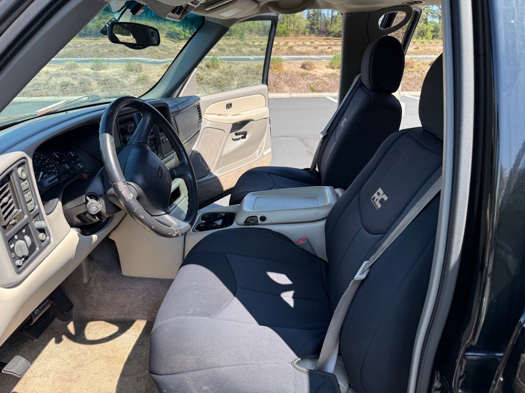 2002 Chevrolet Suburban Image 16