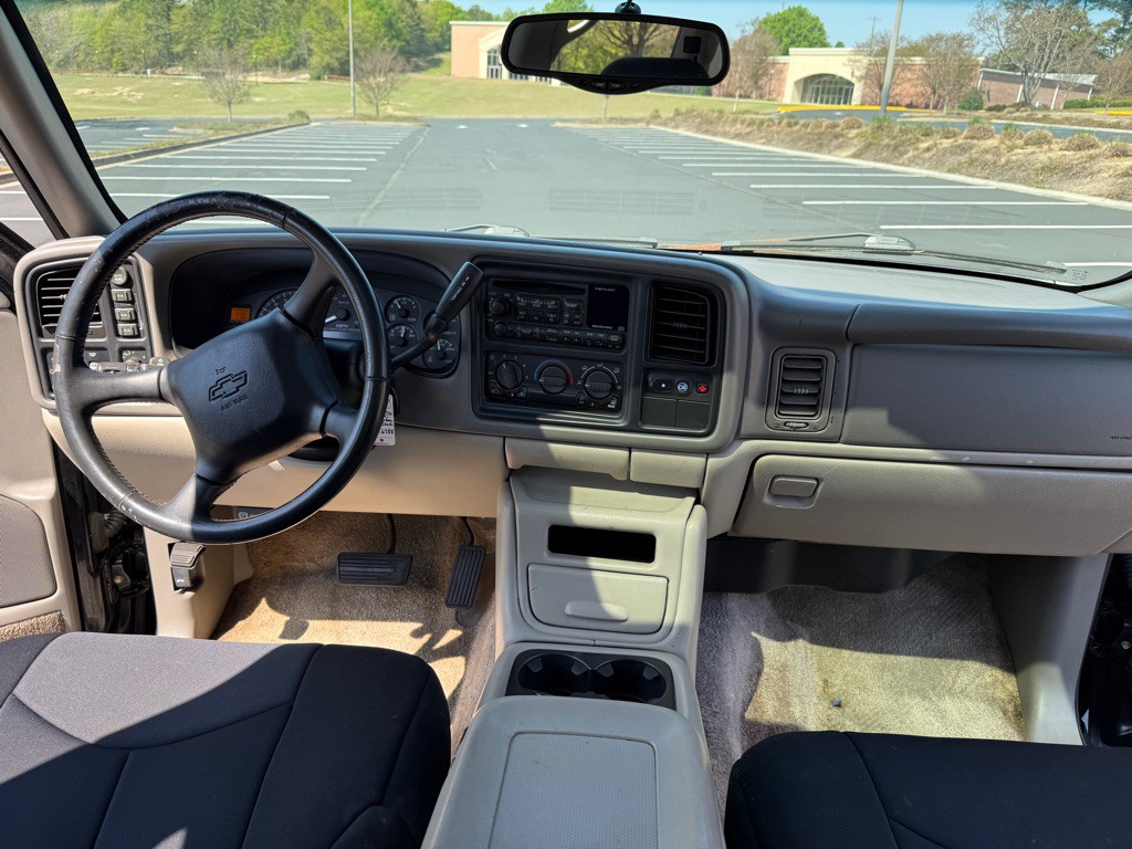 2002 Chevrolet Suburban Image 18