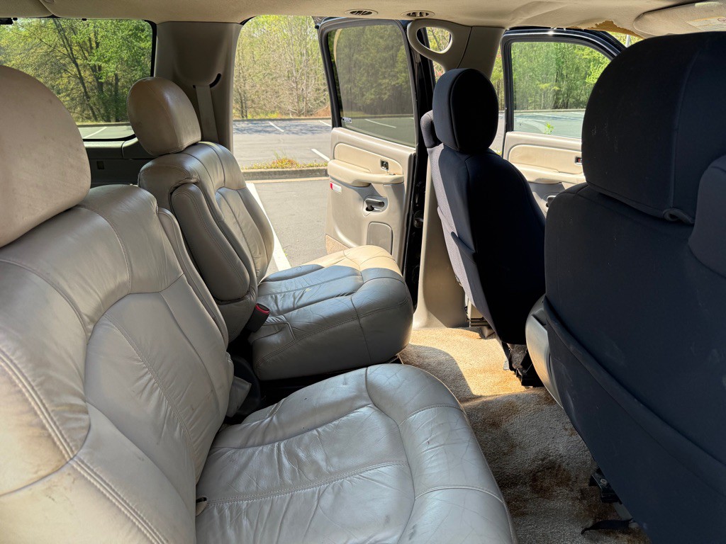 2002 Chevrolet Suburban Image 21