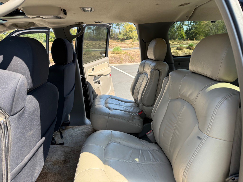 2002 Chevrolet Suburban Image 22