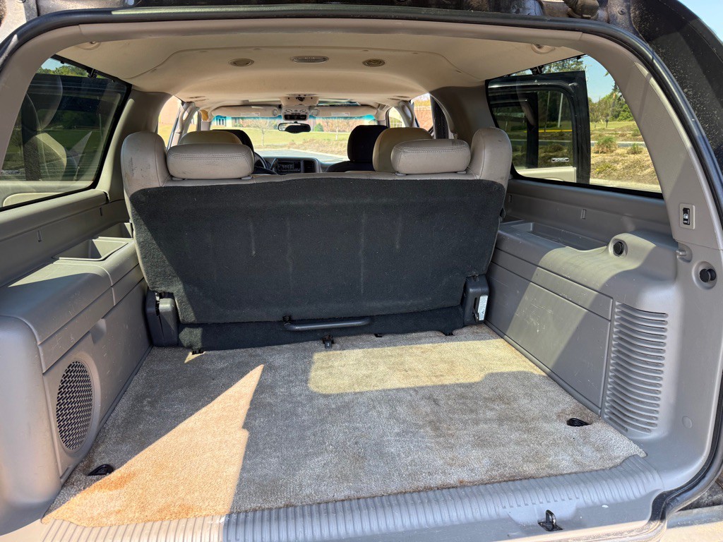 2002 Chevrolet Suburban Image 24