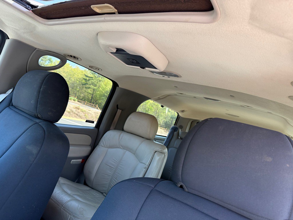 2002 Chevrolet Suburban Image 29