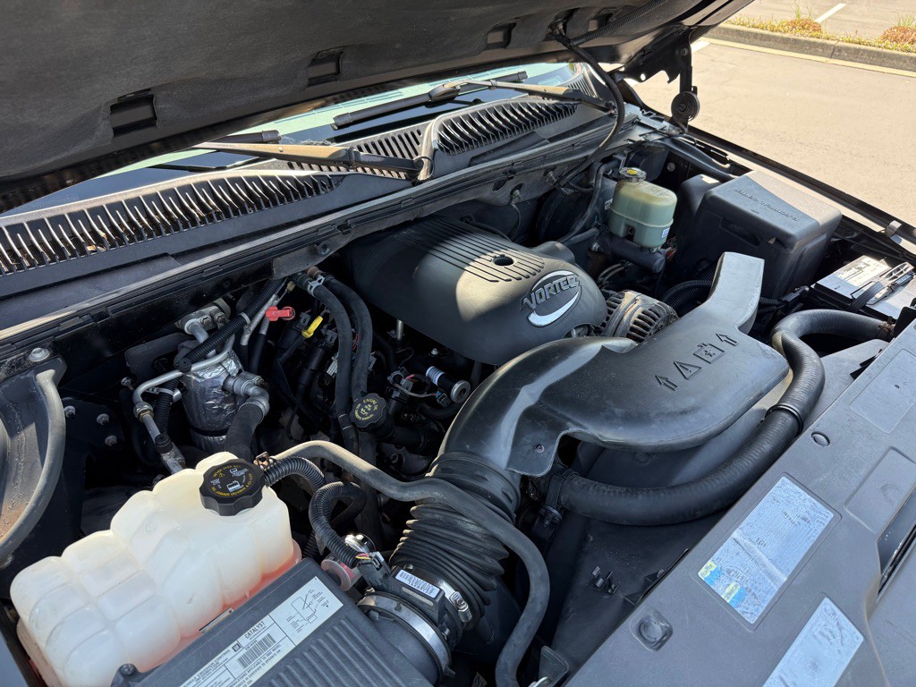 2002 Chevrolet Suburban Image 30